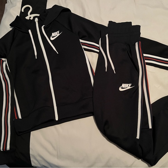 Nike Jogging suit size small - Picture 1 of 1